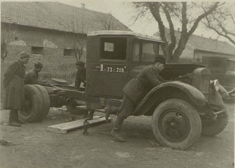 Image: Installation of the vehicle "ZIS-5"