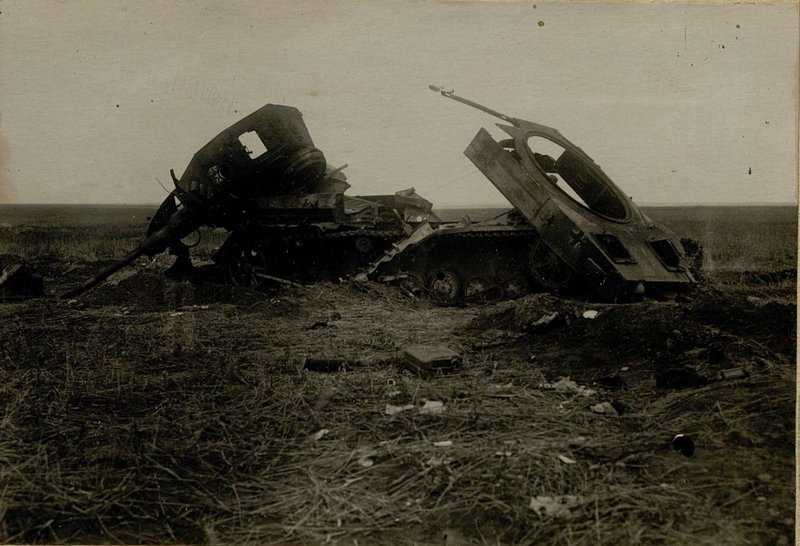 Image: German tank after 2 hits of 152 mm shells in the turret. Broken to a height 248.5 (Ponyri area) on 8 July 1943 by the fire of 1 battery of 86 heavy howitzer brigade when firing from a closed firing point at a group of attacking tanks