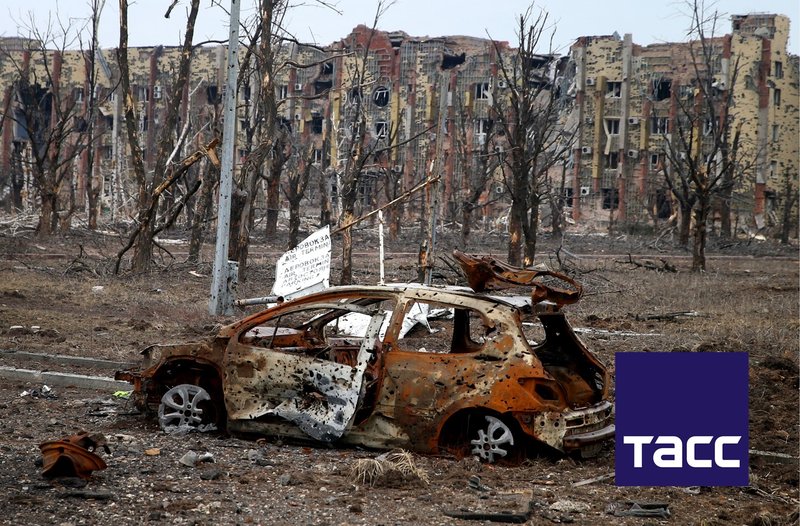 Обстановка в районе разрушенного аэропорта Донецка