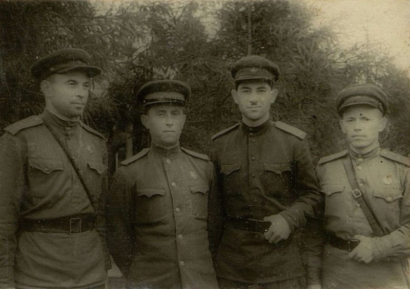 Фотография: Командование 312 Новгородского Краснознаменного стрелкового полка слева направо: майор Ермоленко, подполковник Болтакс, Начальник штаба майор Бесаев и Заместитель командира полка по строевой части майор Сургуцкий