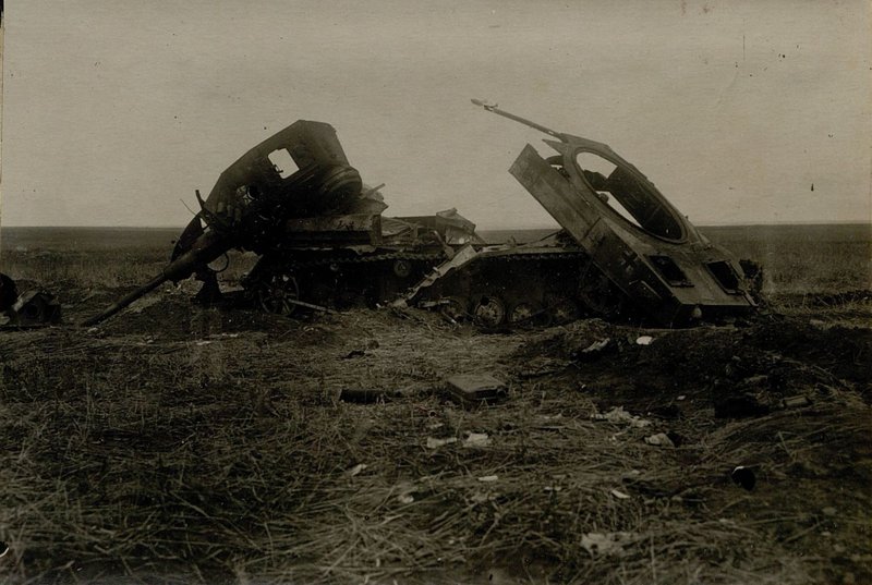 Image: German tank after 2 hits of 152 mm shells in the turret. Broken to a height 248.5 (Ponyri area) on 8 July 1943 by the fire of 1 battery of 86 heavy howitzer brigade when firing from a closed firing point at a group of attacking tanks