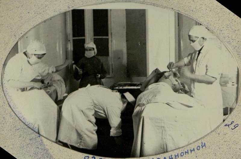 Image: Working in the operating room