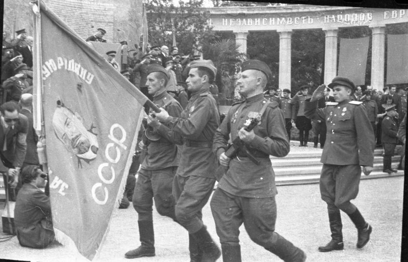 «Открытие памятника советским воинам, погибшим при освобождении Австрии от фашизма.»