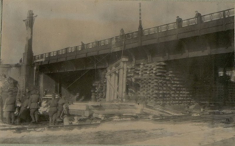Фотография: Подъемка рамы на путепроводе № 9