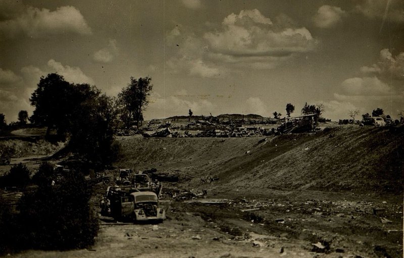 Image: The area of the crossing at Troitcy with cars wrecked by aircraft