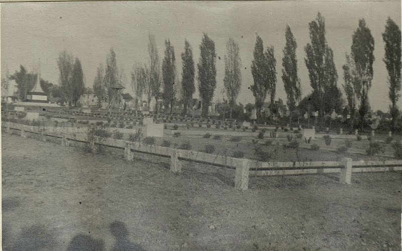 Фотография: г. Сольнок. Общий вид воинского кладбища