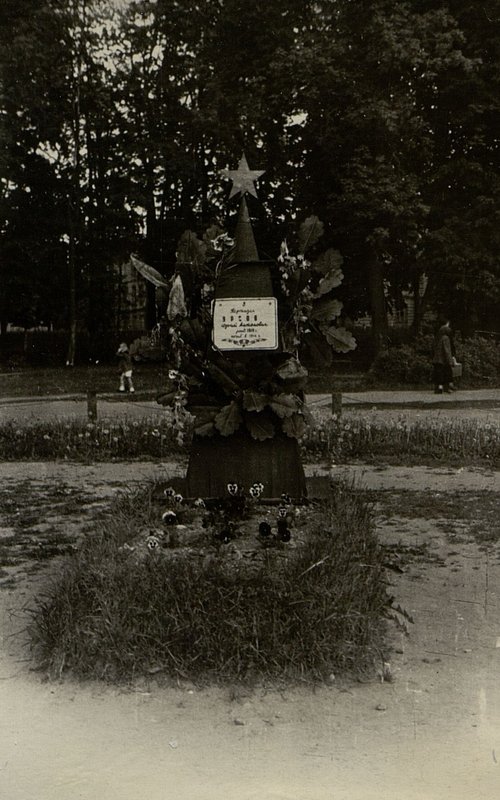 Фотография: Воинское захоронение партизана Урсова Юрия Антоновича