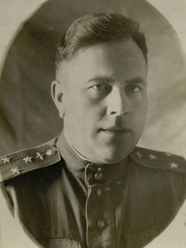 Фотография: Полковник Иванов Павел Семенович. Начальник штаба 242 ночной бомбардировочной авиадивизии