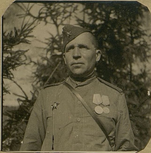Фотография: Ветеран полка, рядовой Александр Павлович Сметанин