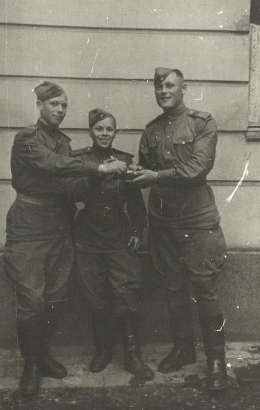 Scouts of the 96th Infantry Regiment of the 140th Infantry Division, from left to right: Vasily Leontyevich Reshetnikov, Alexander Ivanovich Pa...