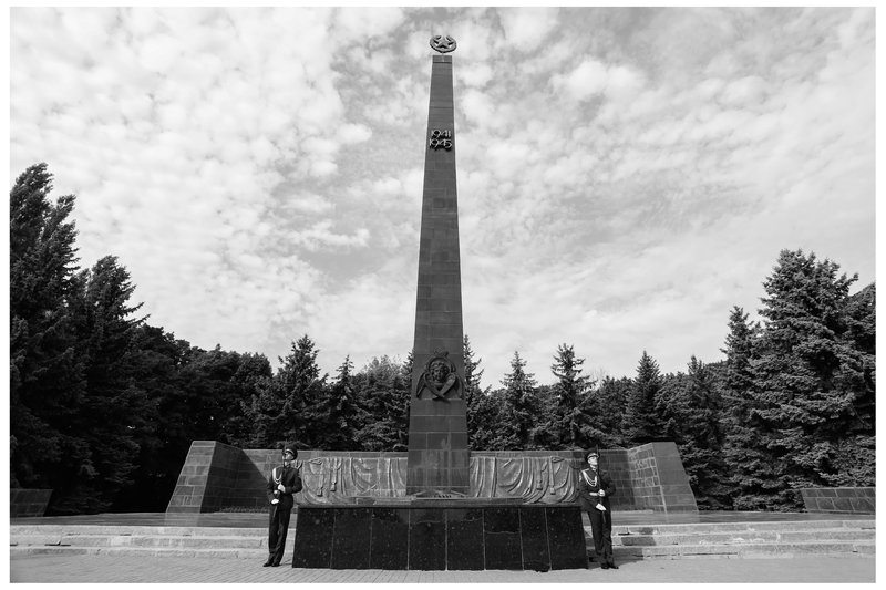 Площадь Героев Курской битвы, улица К.Маркса, Мемориальный комплекс "Памяти павших в годы ВОВ"