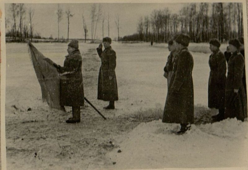 Фотография: Вручение Красного Знамени