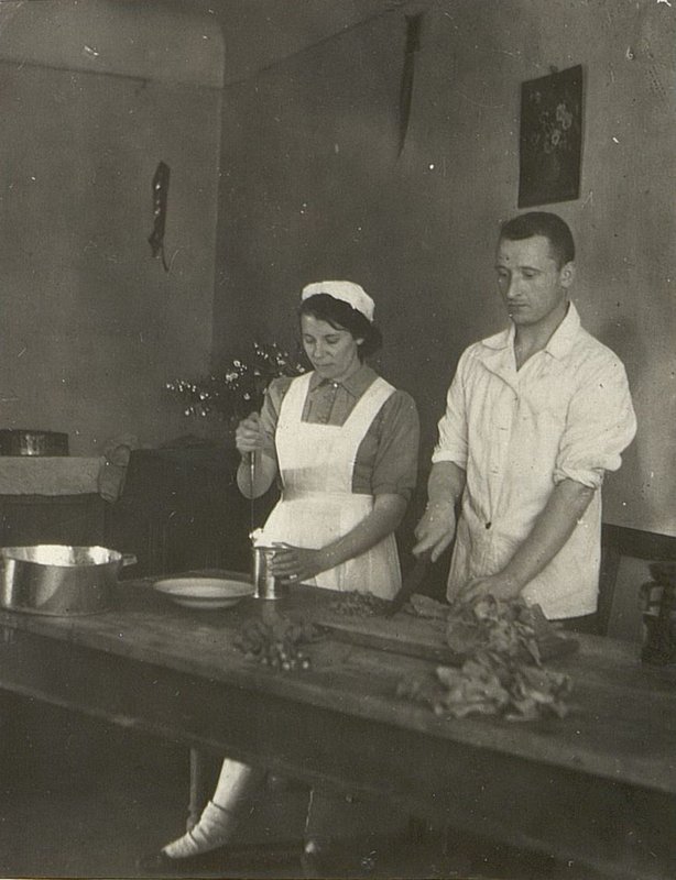 Image: Cook Senior Corporal Mikhailova and Senior Sergeant Konyshev