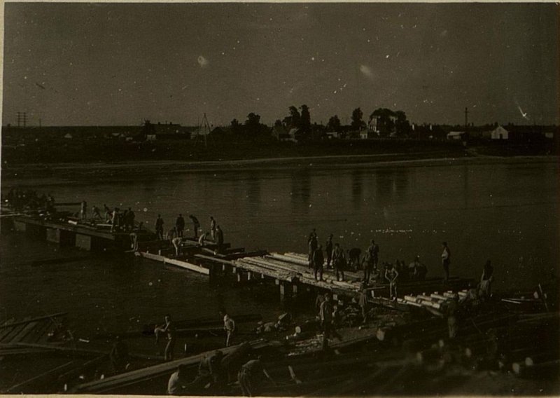 Фотография: Постройка деревянного 60 т. моста через реку Вилия