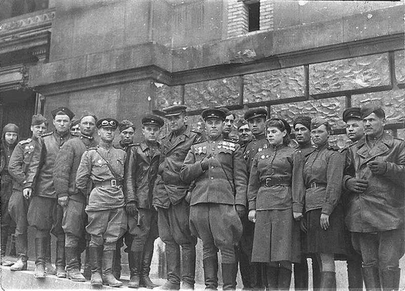 Полк Н.П. Хазова на строевом смотре. Берлин, 1945 г.