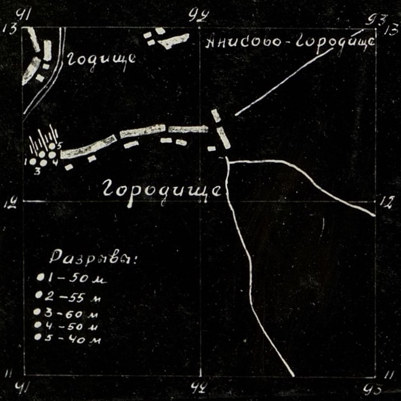 Фотография: Цель № 1. Огневая позиция расположена в районе д. Городище. Калибр 105 мм, 3 орудия