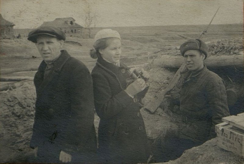 Image: Delegates - worker comrade Sheludyakov and worker comrade Korshunova visiting the fighters at the forefront