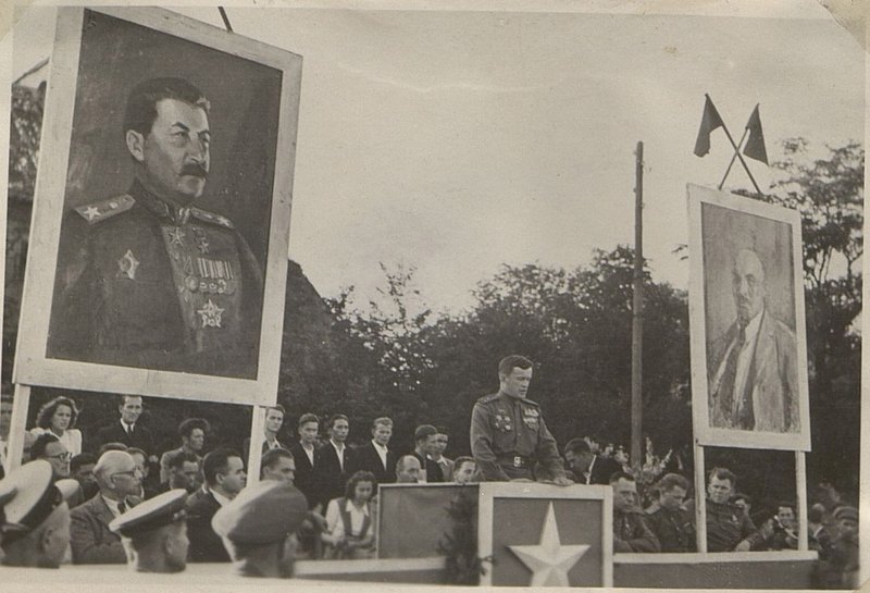 Фотография: г. Варпалота. Траурный митинг по случаю открытия памятника