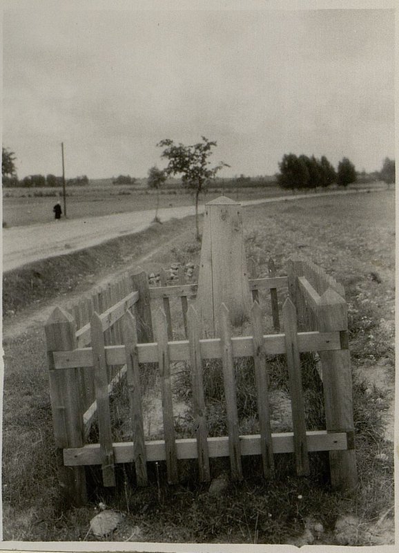 Фотография: Воинское захоронение неизвестного солдата, м. Ивья