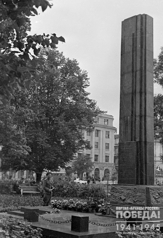 Monument to General Chernyakhovskiy on the square named after him in Vilnius