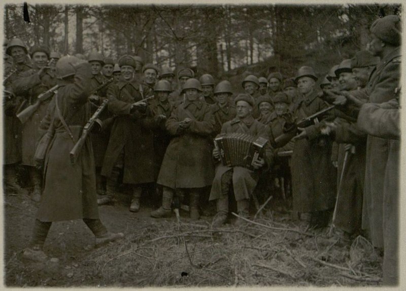 Фотография: Бойцы старшего лейтенанта Каленова на привале