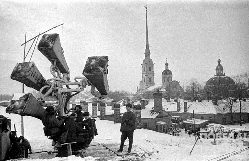 Anti-aircraft gunners monitoring  one of the districts of Leningrad