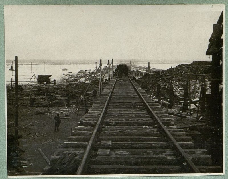 Фотография: Выход на мост со стороны левого берега