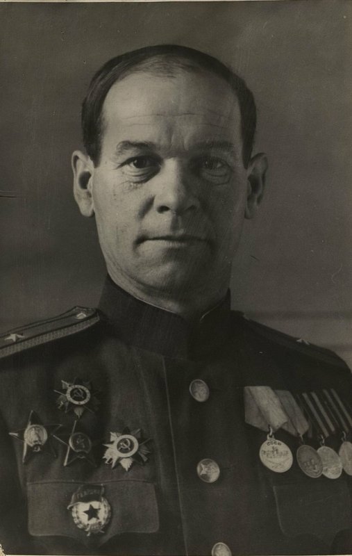 Фотография: Командир Отд. Роты Связи гвардии майор Карасев