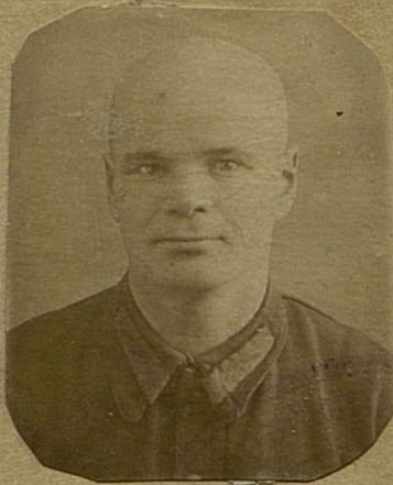 Image: The brave commander of the 1st machine-gun company, senior lieutenant Poyarov Alexander Yegorovich