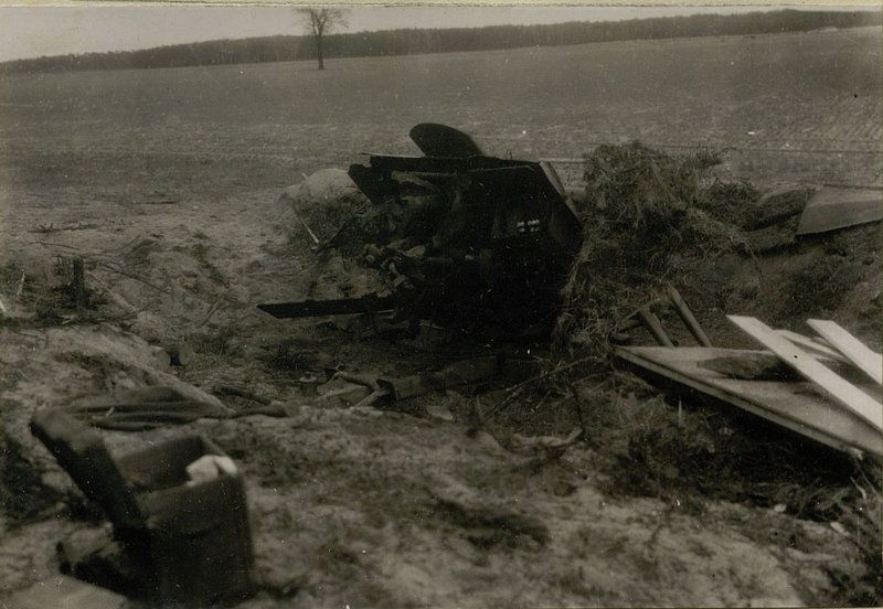 Фотография: 88 м/м орудие подбитое нашей артиллерией 17.4.45 г. в районе г. Форст
