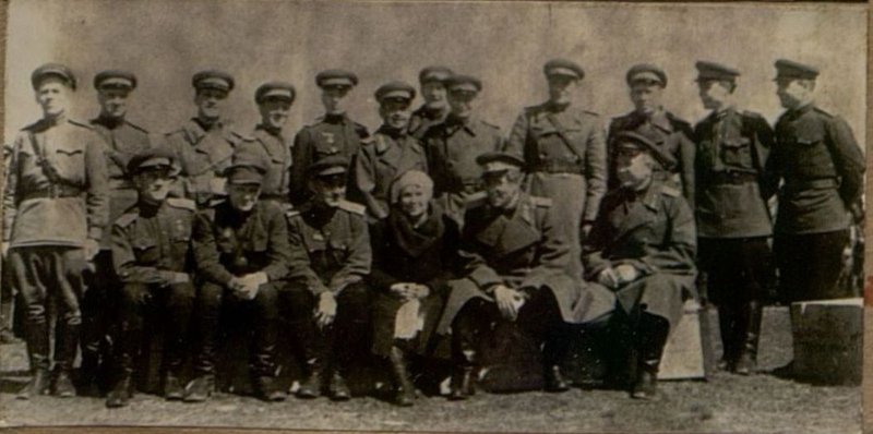 Фотография: Вручение оружия О.Д. Ромашко