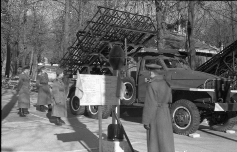 «Выставка советского оружия. Реактивная установка БМ-31-12 «Андрюша» на шасси Studebaker US6.»