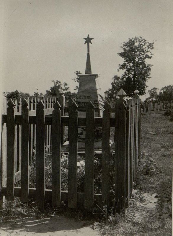 Фотография: Индивидуальная могила, расположена в гор. Бресте на гарнизонном воинском кладбище