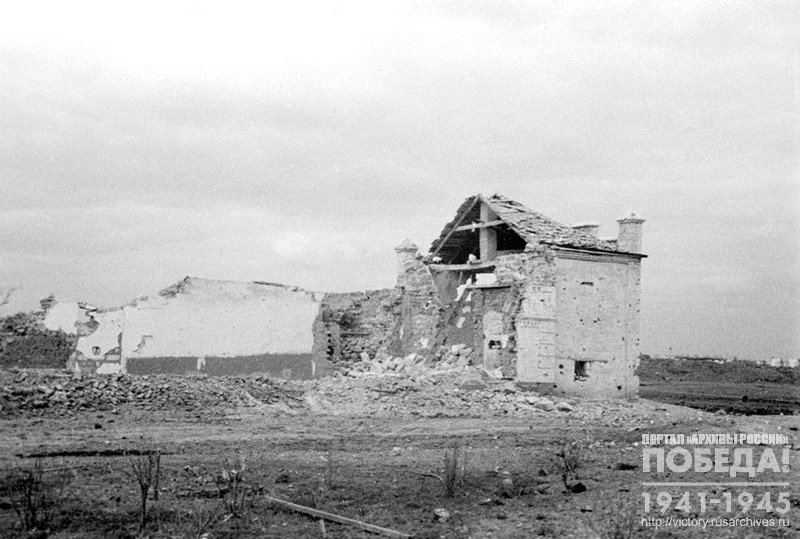 Разрушения, произведенные немцами в г. Армянске. Крым, 1944 г.
