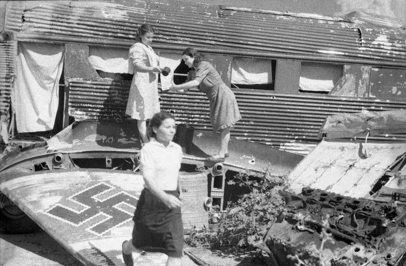 Temporary housing in crashed planes in a destroyed city