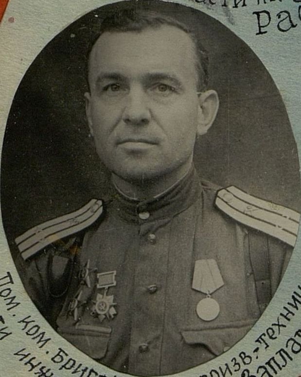 Фотография: Помощник командира  бригады по производственно-технической части инженер-подполковник Заплавный