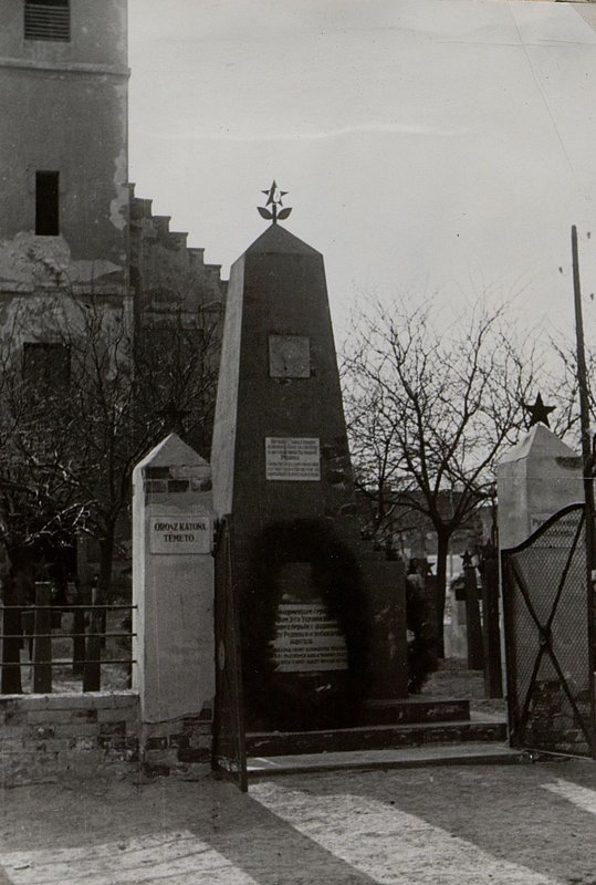Фотография: д. Уйбарок. Воинское кладбище