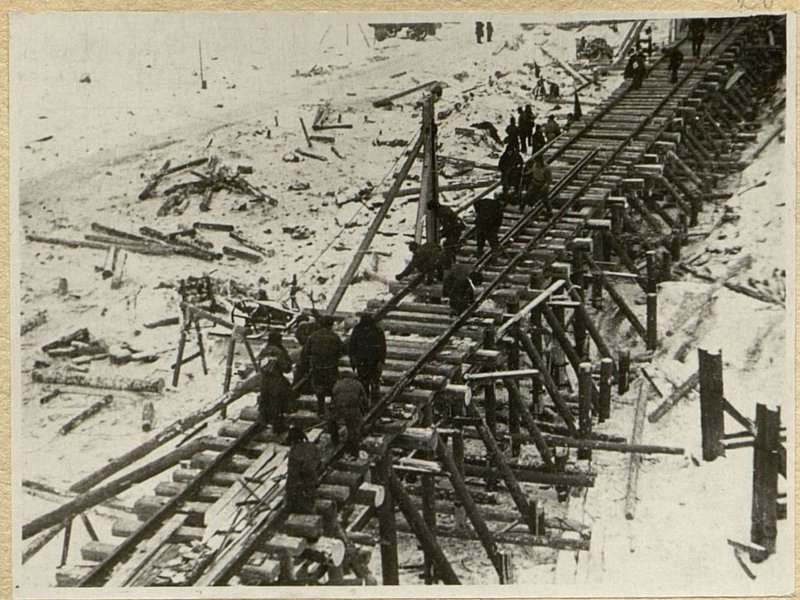 Image: Rail track laid on the bridge