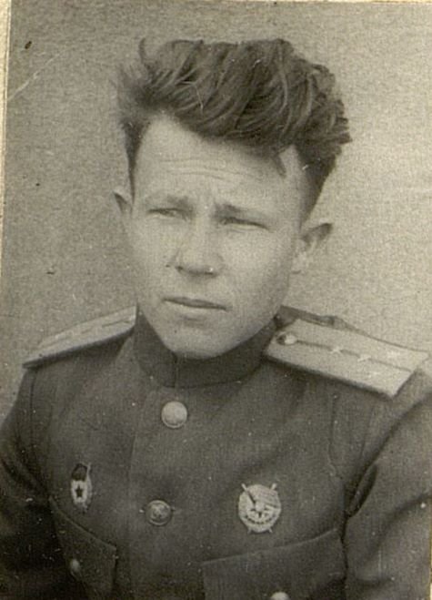 Фотография: Гвардии капитан Комаренко Иван Николаевич. Заместитель командира батальона по политчасти