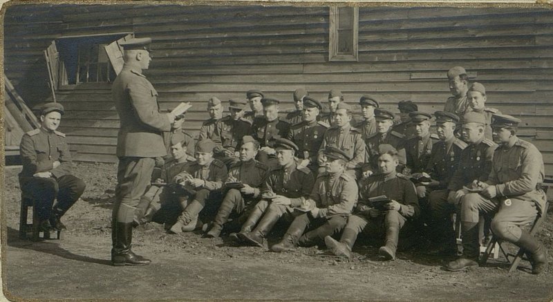 Image: The head of the political department of the 264th rifle division, lieutenant colonel comrade Bondarenko, sums up the results of party political work in the first days of fighting in the Hutou area