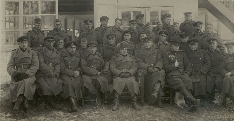 Фотография: Группа демобилизованных 2-го дивизиона с командованием дивизиона