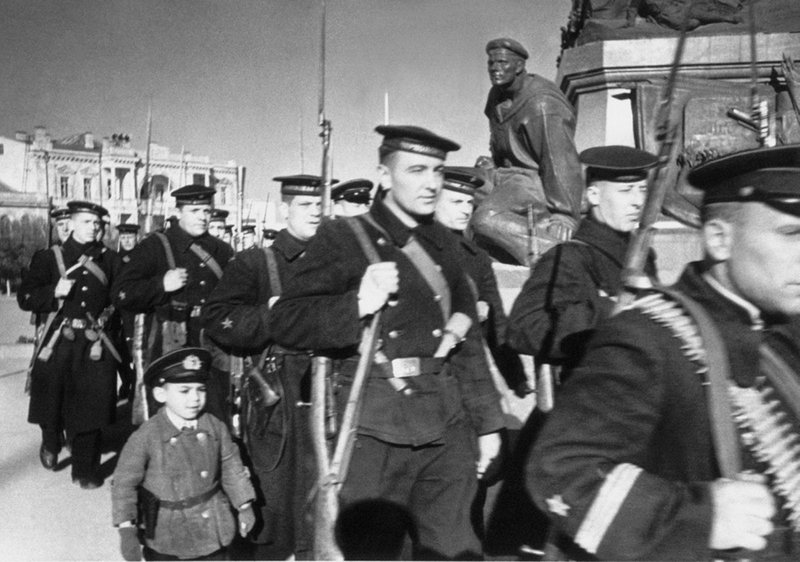 Shoulder to shoulder with the father. Sevastopol