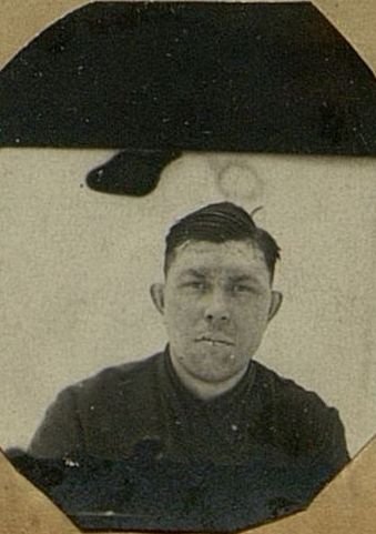 Фотография: Рядовой боец Рагимов. Пулеметчик, коммунист. Погиб в апреле 1942 г.