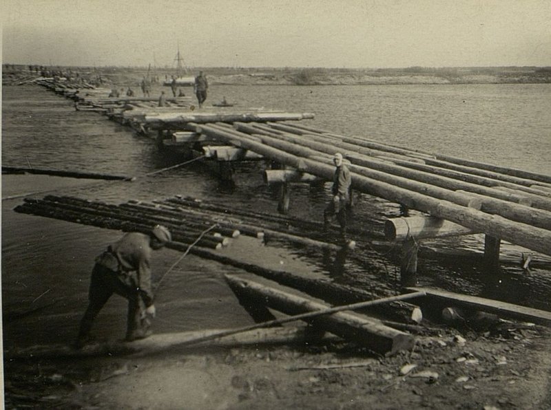 Фотография: Строительство моста через реку Днепр