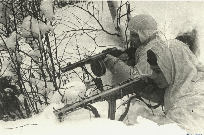 Guards scouts corporal V. Gagin and guard sergeant P. Tishchenko in ambush
