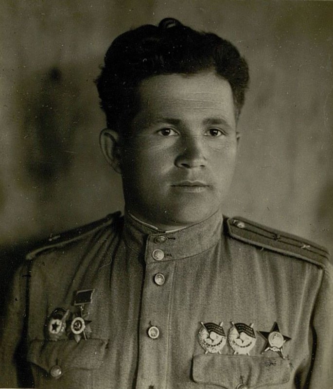 Фотография: Гвардии майор Заварухин Павел Филиппович. Командир 72 Гвардейского истребительного авиаполка