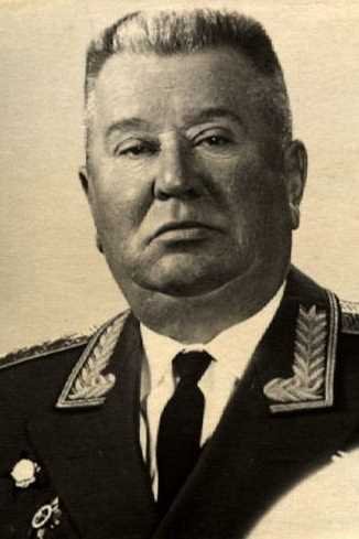 Генерал-полковник Лукашин Петр Тимофеевич.