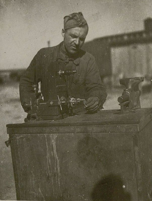 Image: Red Army soldier Burakov Connecting rod bearing bore