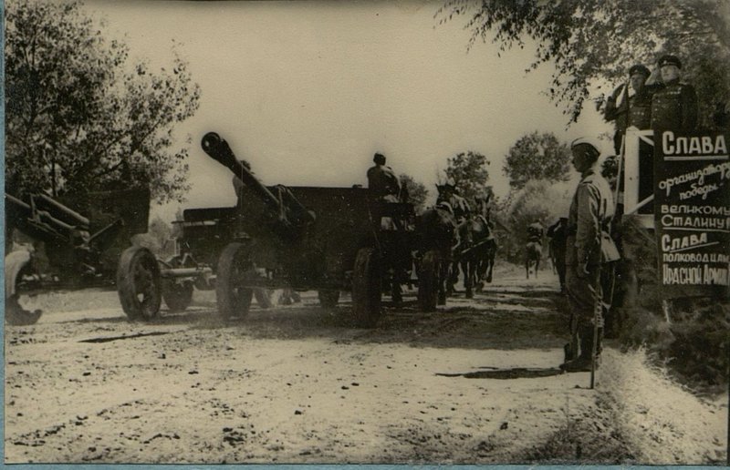 Фотография: Парад частей армии на Сандомирском плацдарме