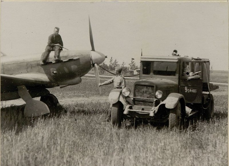 Фотография: Альбом о работе автотранспорта 24 района авиабазирования. 1941-1944 гг.